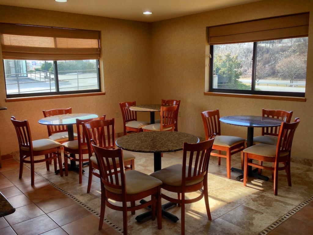 Мотель Super 8 By Wyndham Hagerstown I-70 Экстерьер фото